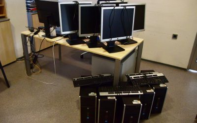 Донација на компјутери од ФФМ до нашето училиште